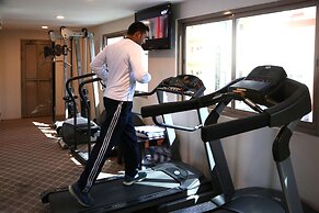 Monroe Hotel & Suites