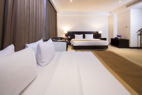 Monroe Hotel & Suites