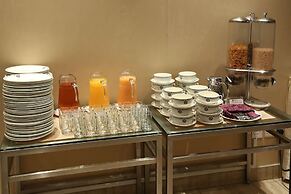 Monroe Hotel & Suites