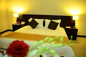 Monroe Hotel & Suites