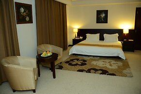 Monroe Hotel & Suites