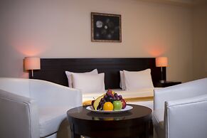 Monroe Hotel & Suites