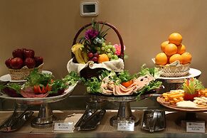 Monroe Hotel & Suites