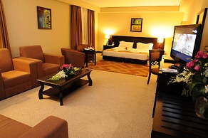 Monroe Hotel & Suites