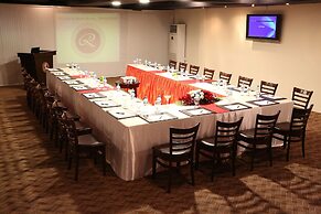 Monroe Hotel & Suites