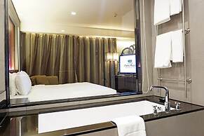 PARK PLAZA BANGKOK SOI 18