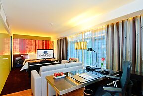 PARK PLAZA BANGKOK SOI 18