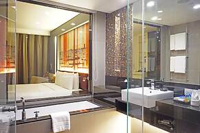 PARK PLAZA BANGKOK SOI 18