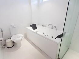 Sunset Plaza Karon by RESAVA