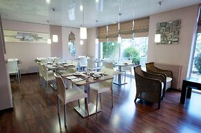 Brit Hotel Le Surcouf