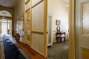 Bowen Terrace Accommodation