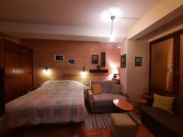 Luccia Apartments- Very Central Cozy Condo