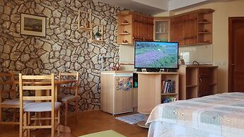 Luccia Apartments- Very Central Cozy Condo