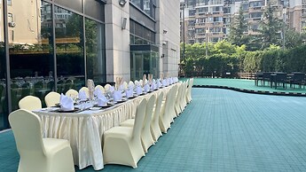 Holiday Inn Qingdao City Centre by IHG