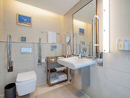 Holiday Inn Qingdao City Centre by IHG