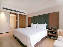 Holiday Inn Qingdao City Centre by IHG