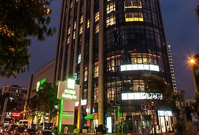 Holiday Inn Qingdao City Centre by IHG
