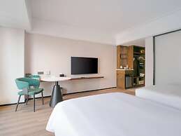 Holiday Inn Qingdao City Centre by IHG