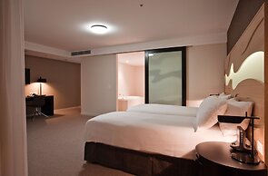 Hilton Surfers Paradise Hotel & Residences