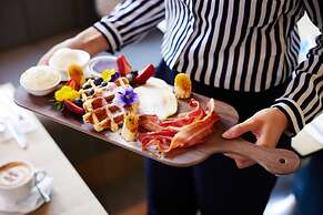 Hilton Surfers Paradise Hotel & Residences