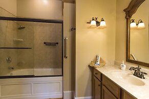 Calhoun House Inn & Suites