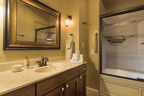 Calhoun House Inn & Suites