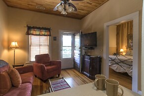 Calhoun House Inn & Suites