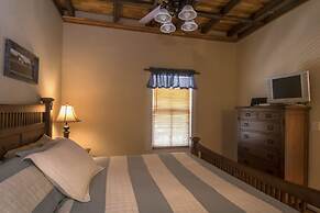 Calhoun House Inn & Suites