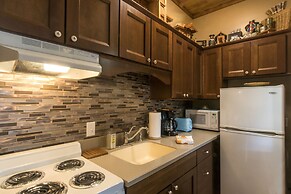 Calhoun House Inn & Suites