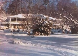 Calhoun House Inn & Suites