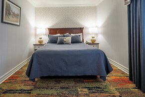 Red Coach Inn