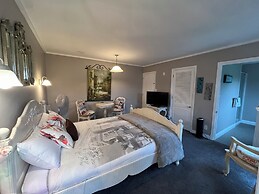 Tudor Manor Bed & Breakfast