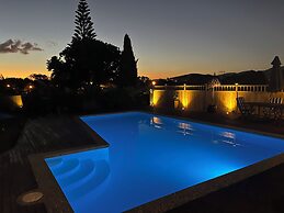 Tudor Manor Bed & Breakfast