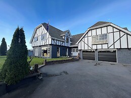 Tudor Manor Bed & Breakfast