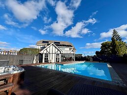 Tudor Manor Bed & Breakfast