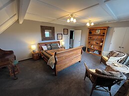 Tudor Manor Bed & Breakfast