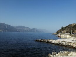 Residence Gardasee Apartments with Lake View