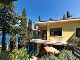 Residence Gardasee Apartments with Lake View