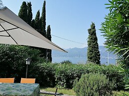 Residence Gardasee Apartments with Lake View