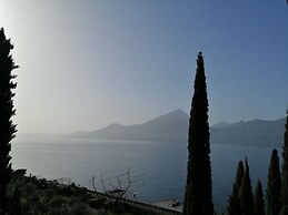 Residence Gardasee Apartments with Lake View
