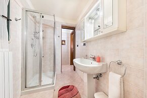 Residence Gardasee Apartments with Lake View