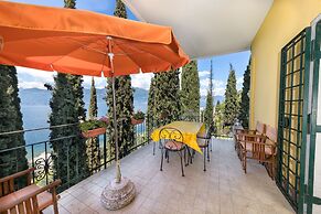 Residence Gardasee Apartments with Lake View