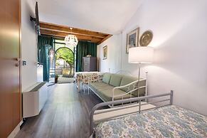 Residence Gardasee Apartments with Lake View