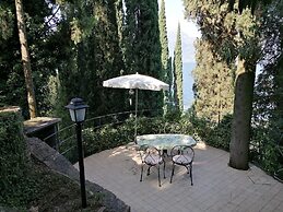 Residence Gardasee Apartments with Lake View