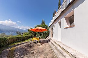 Residence Gardasee Apartments with Lake View