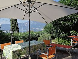 Residence Gardasee Apartments with Lake View