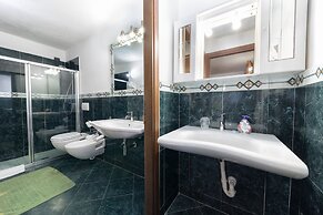 Residence Gardasee Apartments with Lake View