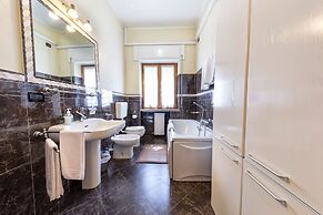 Residence Gardasee Apartments with Lake View