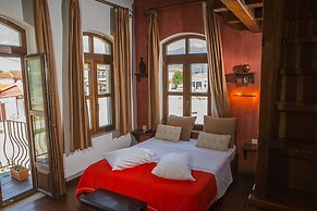 Oikoperiigitis Hotel