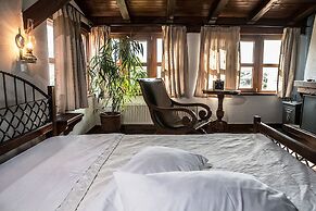 Oikoperiigitis Hotel